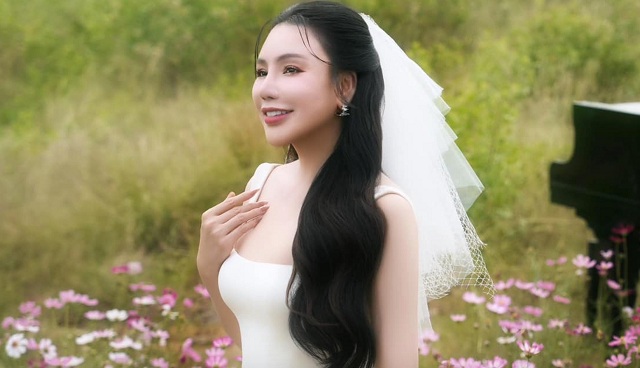Đường tình kín tiếng của Hồ Quỳnh Hương trước khi kết hôn ở tuổi 45
