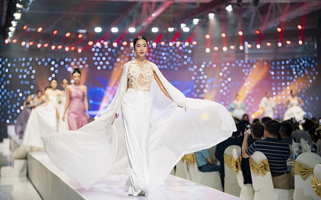 thai-tuan-fashion-show-quy-tu-dan-sieu-mau-dinh-dam