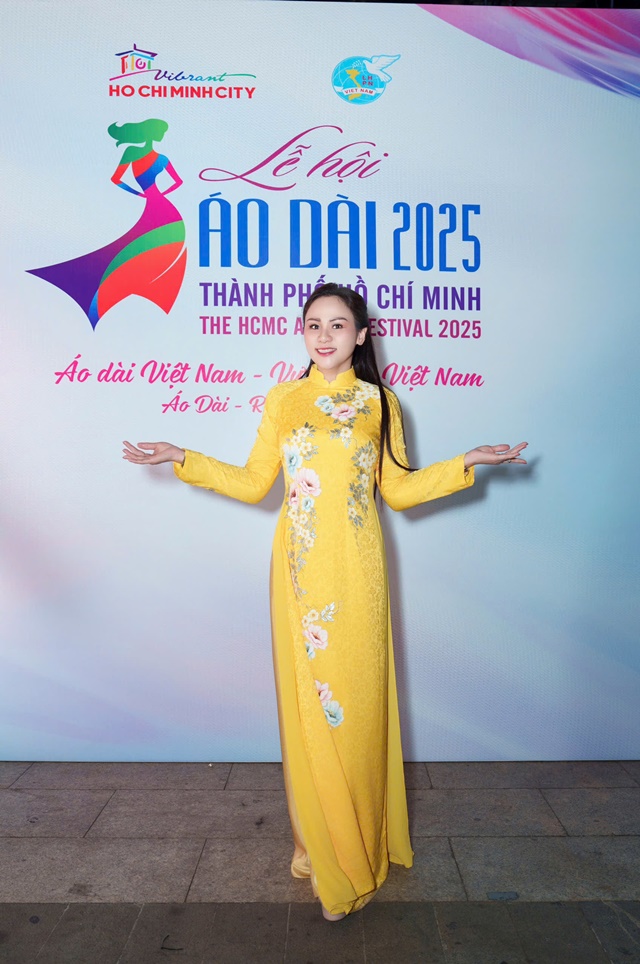 a-khoi-hoang-lan-le-hoi-ao-dai6