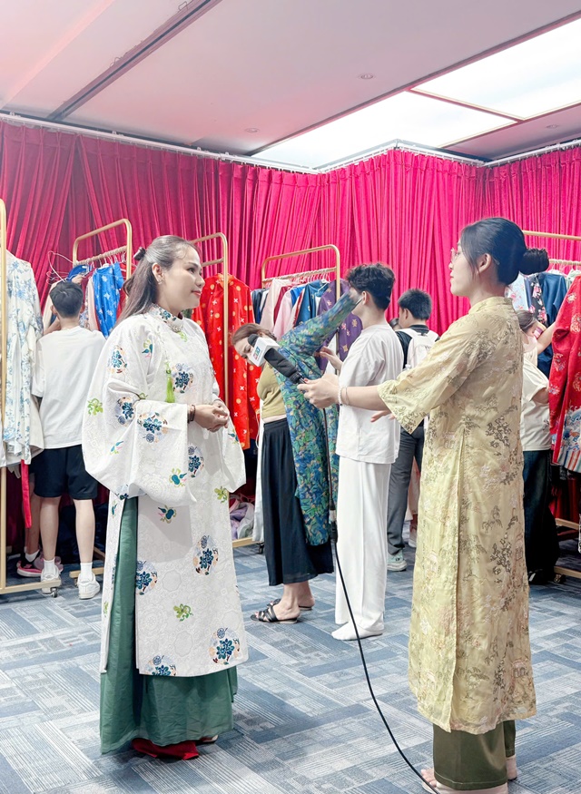 a-khoi-hoang-lan-le-hoi-ao-dai7