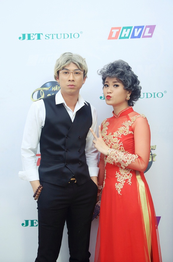 ho-viet-trung-bo-thi-wshowbiz-4