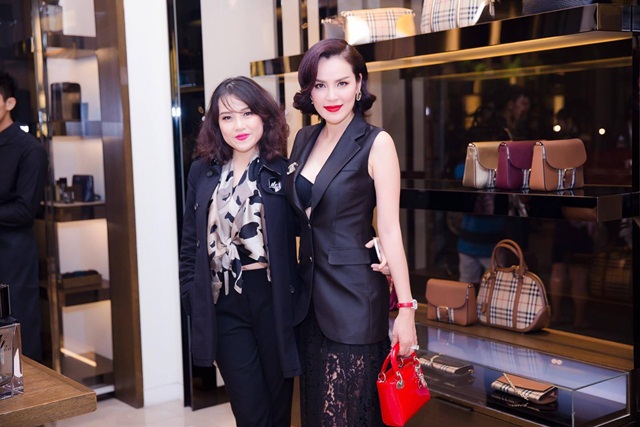 phuong-le-burberry-wshowbiz-14