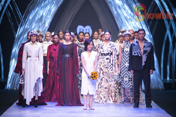 Vietnam-International-Fashion-Week-2016-showbiz-4