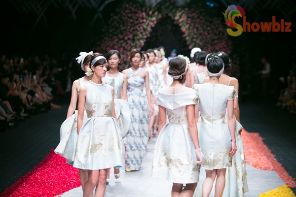 Vietnam-International-Fashion-Week-2016-showbiz-5