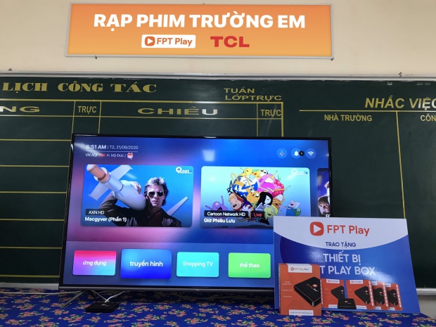 batch Phan qua do chuong trinh Rap phim Truong Em trao tang gom Smart TV TCL va FPT Play Box 2020