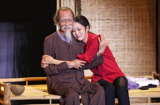 nu-mc-mien-tay-khien-giam-khao-pha-le-cho-diem-tuyet-doi-tai-cuoc-thi-hat