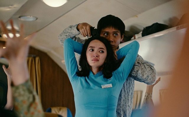 tu-chien-tren-khong-vuot-moc-250-ty-dong-lot-top-8-phim-an-khach-phong-ve