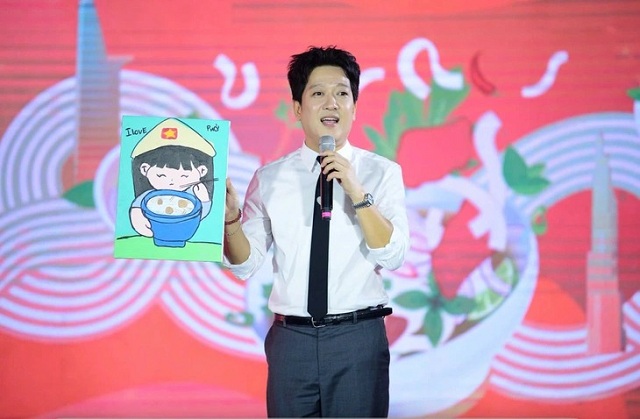 Nghệ sĩ và 'trạm phát' tích cực trong năm