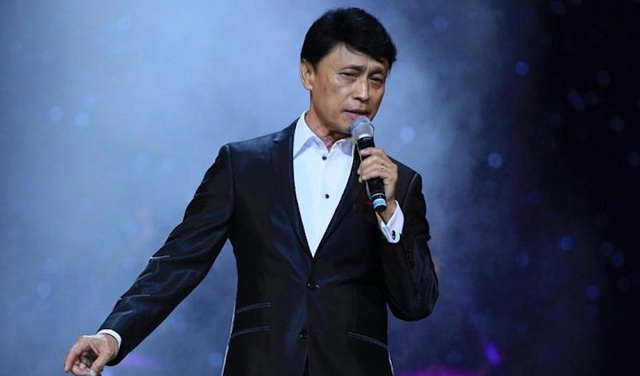 Nam danh ca vừa ly hôn ở tuổi U80: Đi hát từ 4 tuổi, từng điều trị ung thư