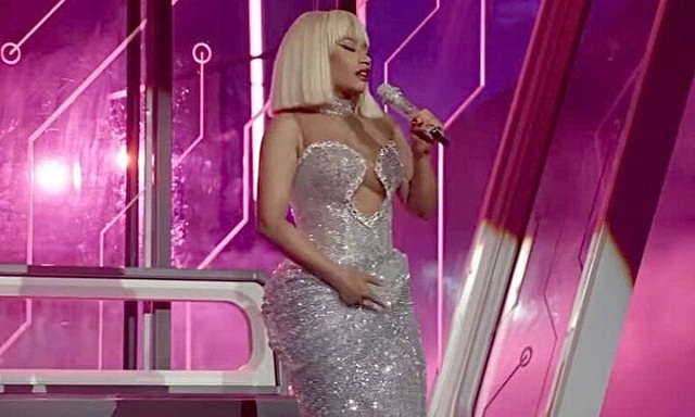 nicki-minaj-dien-thiet-ke-cua-pham-dang-anh-thu-trong-liveshow-tai-new-york