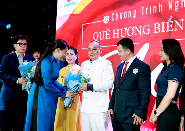 que-huong-bien-goi-lan-6-SHOWBIZ1