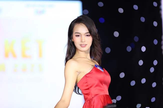 hoa-khoi-nguyen-thi-truc-vi-va-nam-vuong-nguyen-quoc-huy-gianh-vuong-mien-miss-and-mister-ou-2025-SHOWBIZ4