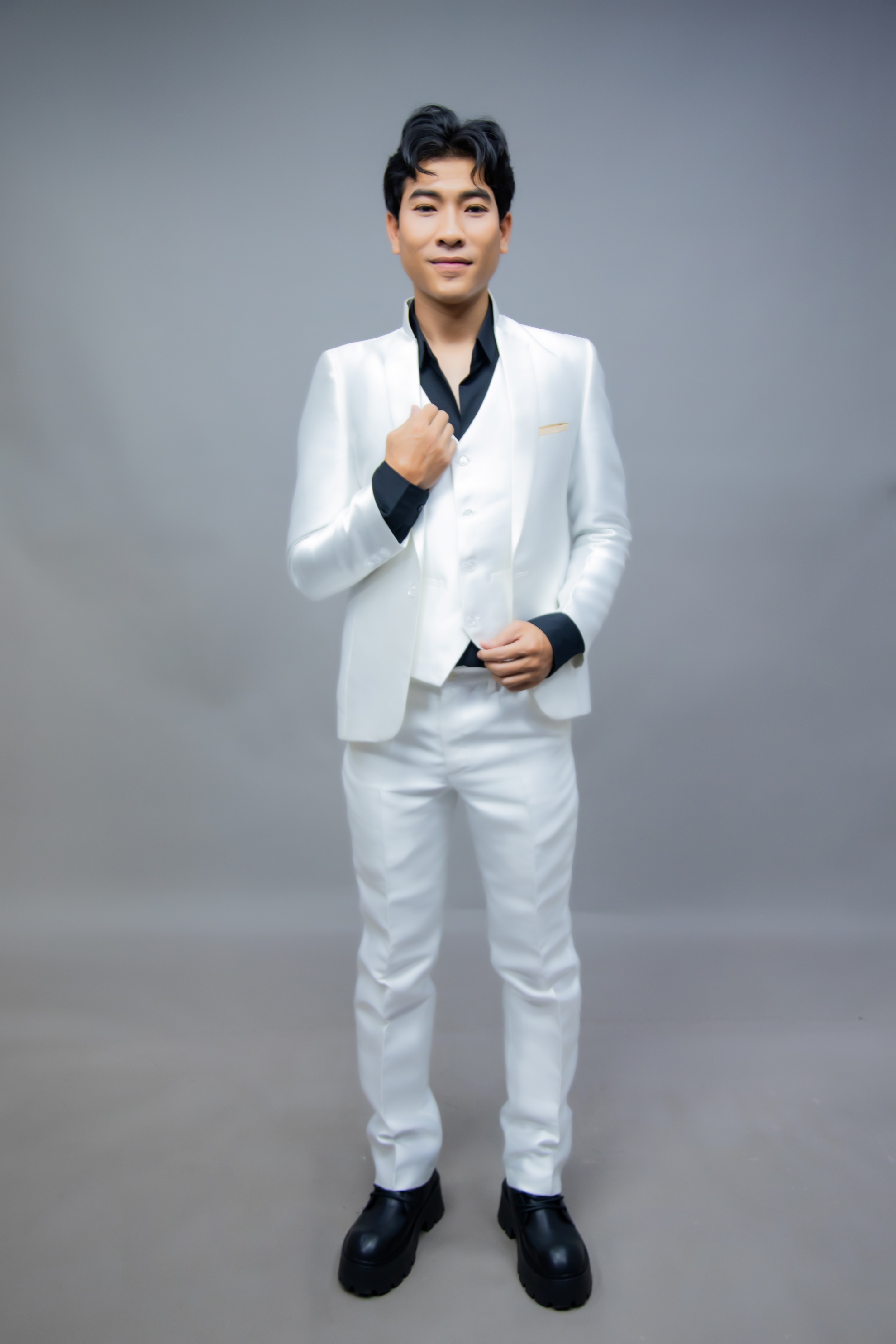 ca-si-nhat-kim-anh-tro-lai-ghe-nong-bien-hoa-bat-ngo-mua-hai-mong-cho-nhung-man-hoa-than-xuat-than-SHOWBIZ3