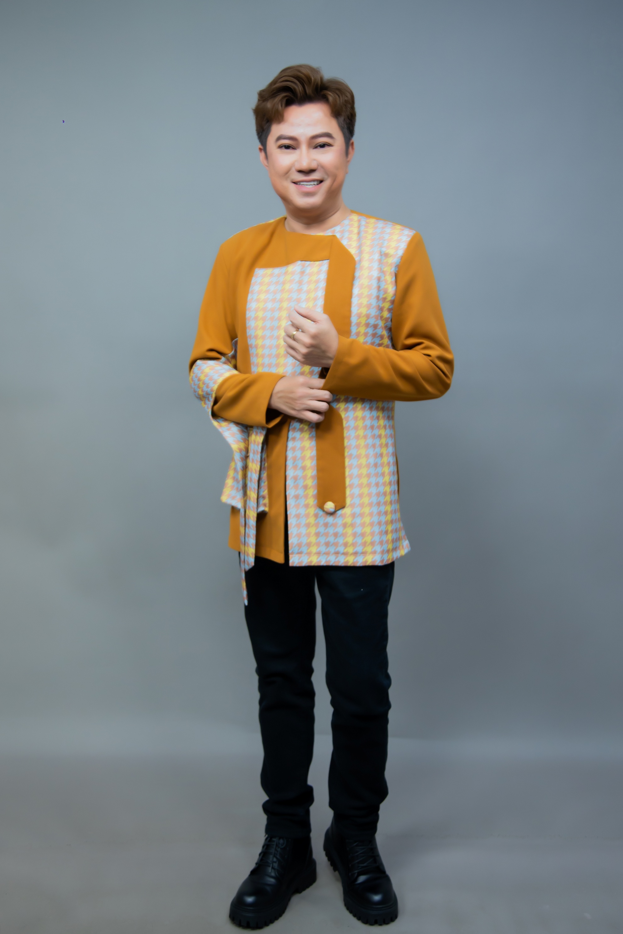 ca-si-nhat-kim-anh-tro-lai-ghe-nong-bien-hoa-bat-ngo-mua-hai-mong-cho-nhung-man-hoa-than-xuat-than-SHOWBIZ7