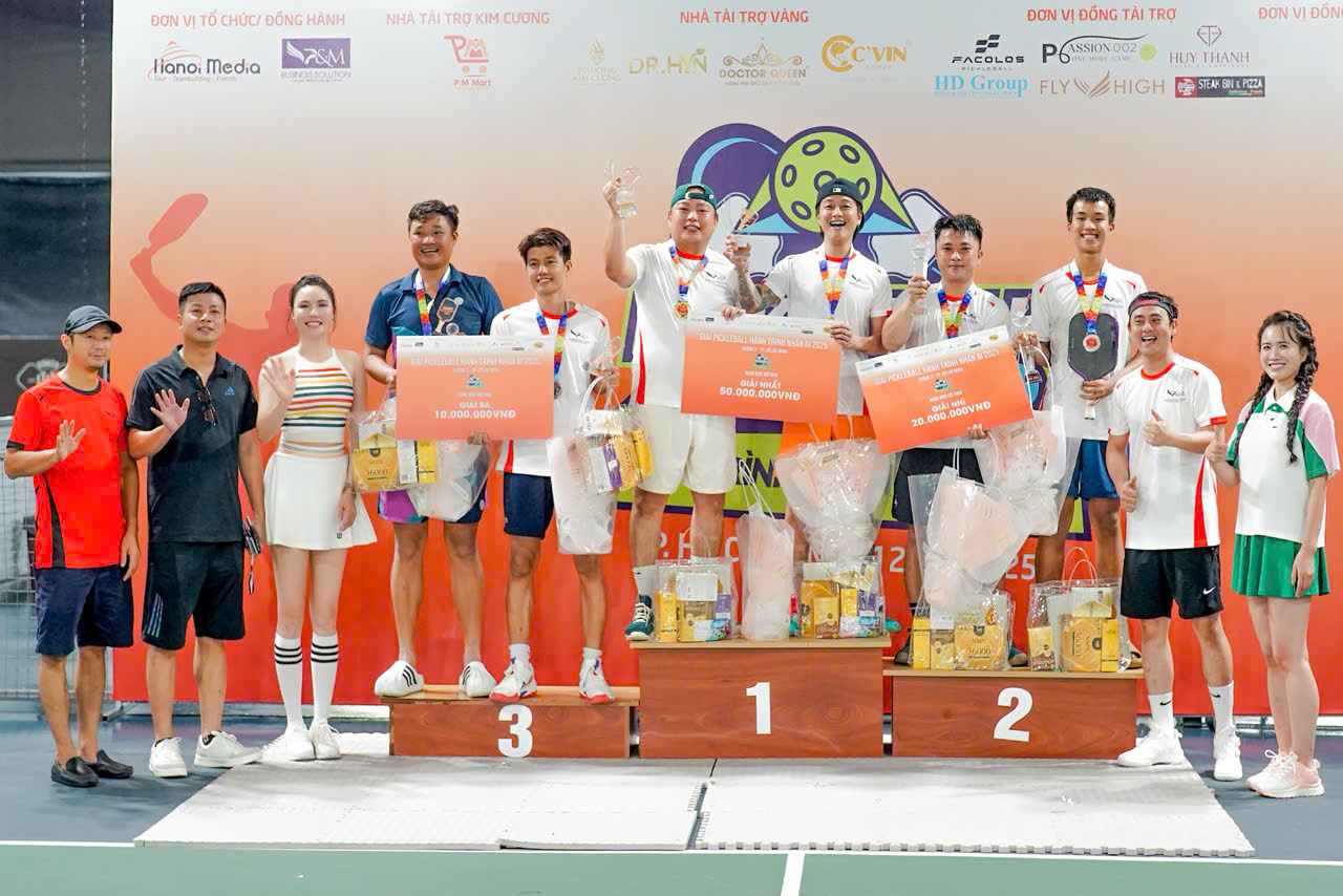 Sân chơi Pickleball lan tỏa yêu thương từ TP.HCM đến miền Sen Hồng