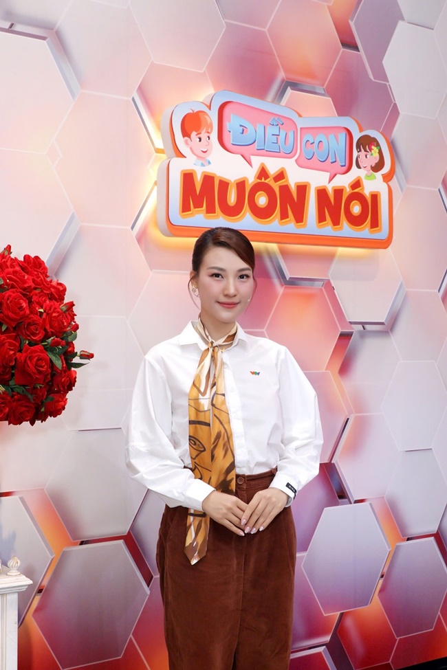 dieu-con-muon-noi-con-gai-12-tuoi-cua-dien-vien-thuy-duong-tui-than-khi-phai-hoc-noi-tru-it-duoc-gap-ba-me-showbiz-7