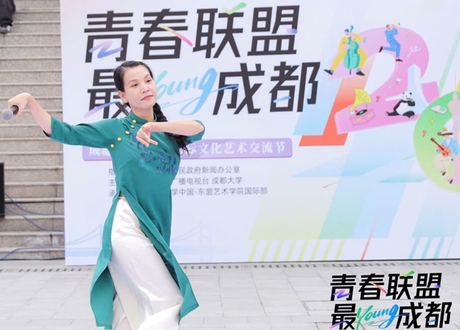 Nghệ sĩ Trúc Thy ghi dấu ấn tại chương trình Giao lưu Văn hóa quốc tế ở Đại học Thành Đô, Trung Quốc