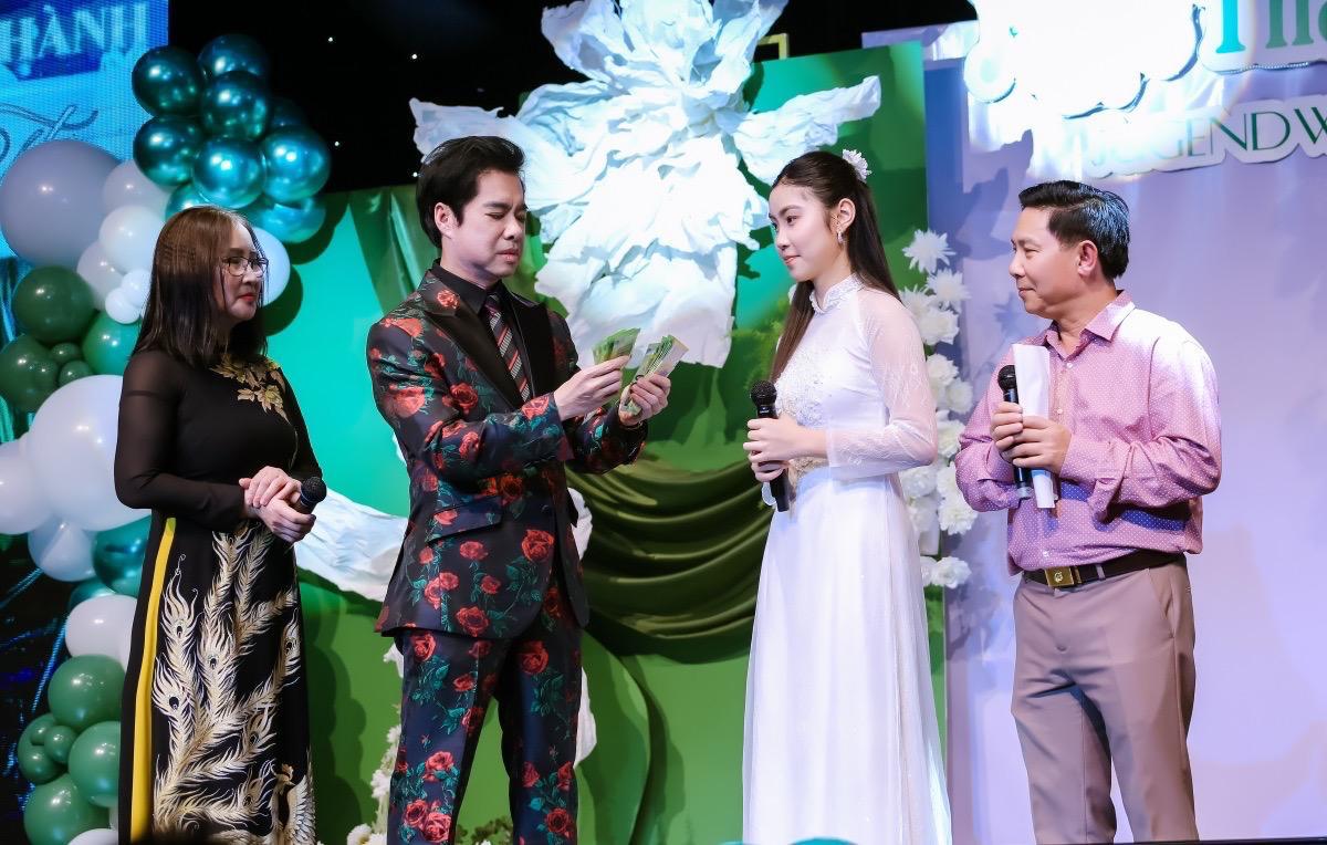 Danh ca Ngọc Sơn tặng 5000 Euro cho học trò cưng Ngọc Thảo